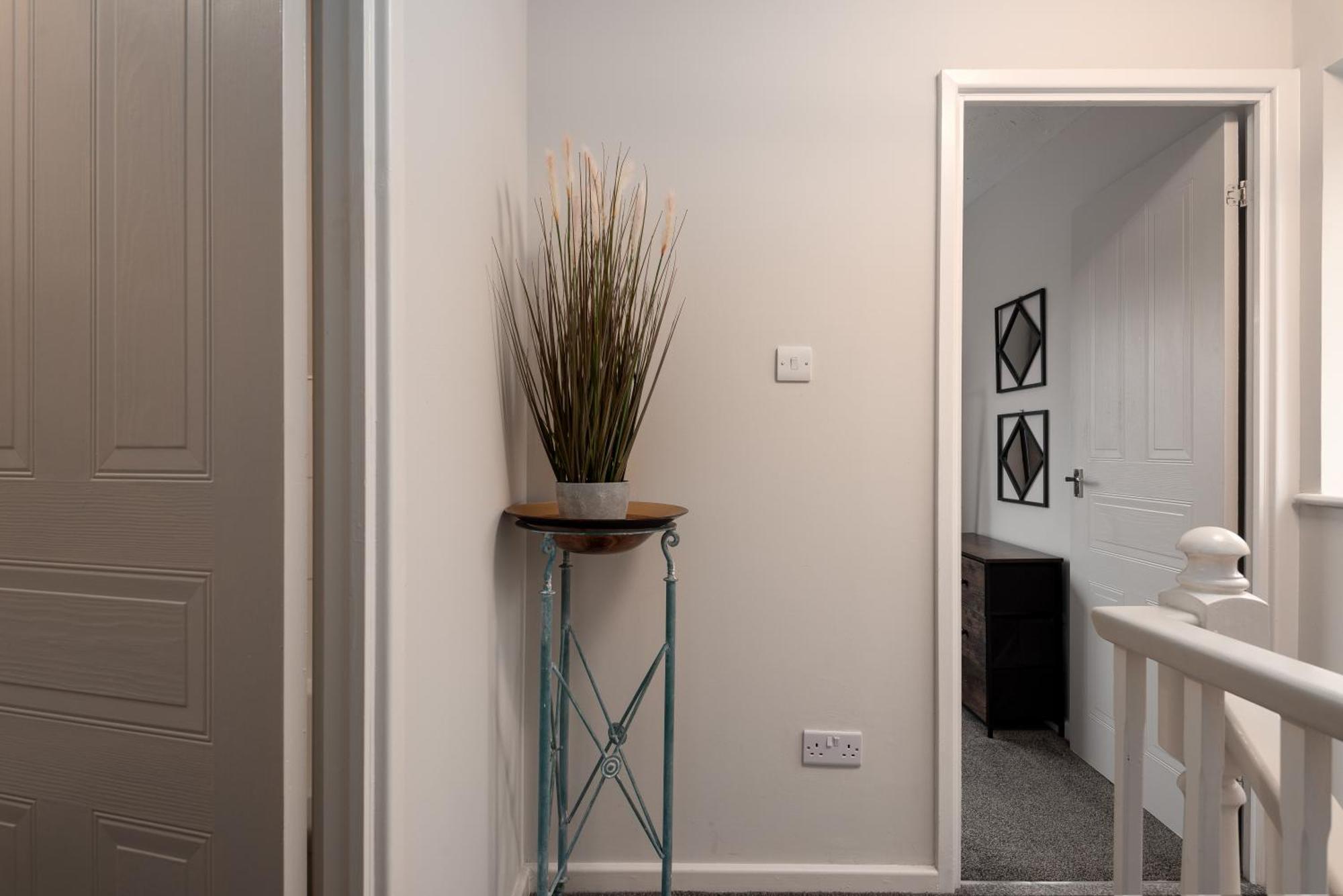 Worcester Fabulous Cherry Tree Mews Self Check In Dogs Welcome By Prior Arrangement , 2 Double Bedrooms ,Super Fast Wi-Fi, With Free Off Road Parking For 2 Vehicles Near Royal Hospital And Woodland Walks Екстер'єр фото