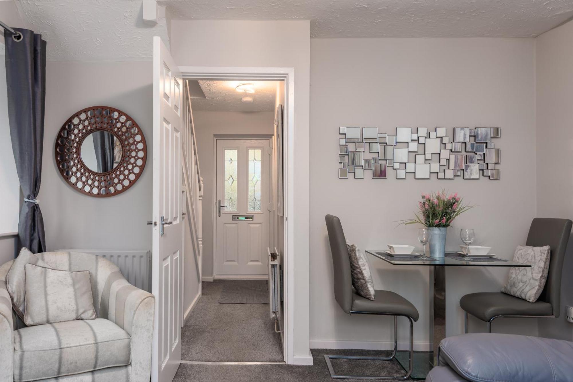 Worcester Fabulous Cherry Tree Mews Self Check In Dogs Welcome By Prior Arrangement , 2 Double Bedrooms ,Super Fast Wi-Fi, With Free Off Road Parking For 2 Vehicles Near Royal Hospital And Woodland Walks Екстер'єр фото