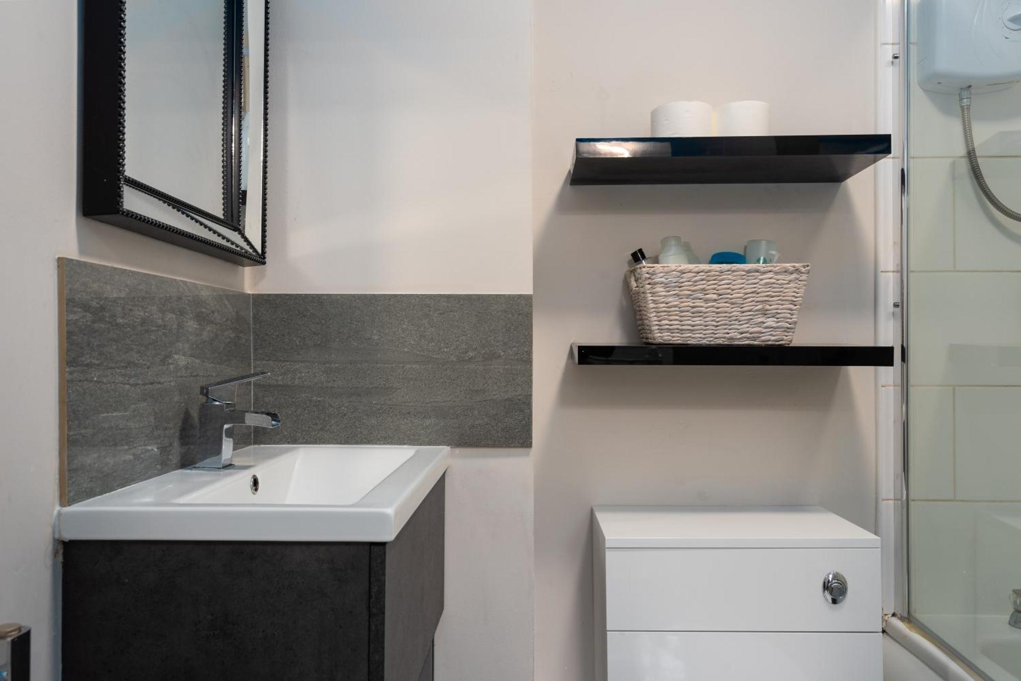 Worcester Fabulous Cherry Tree Mews Self Check In Dogs Welcome By Prior Arrangement , 2 Double Bedrooms ,Super Fast Wi-Fi, With Free Off Road Parking For 2 Vehicles Near Royal Hospital And Woodland Walks Екстер'єр фото