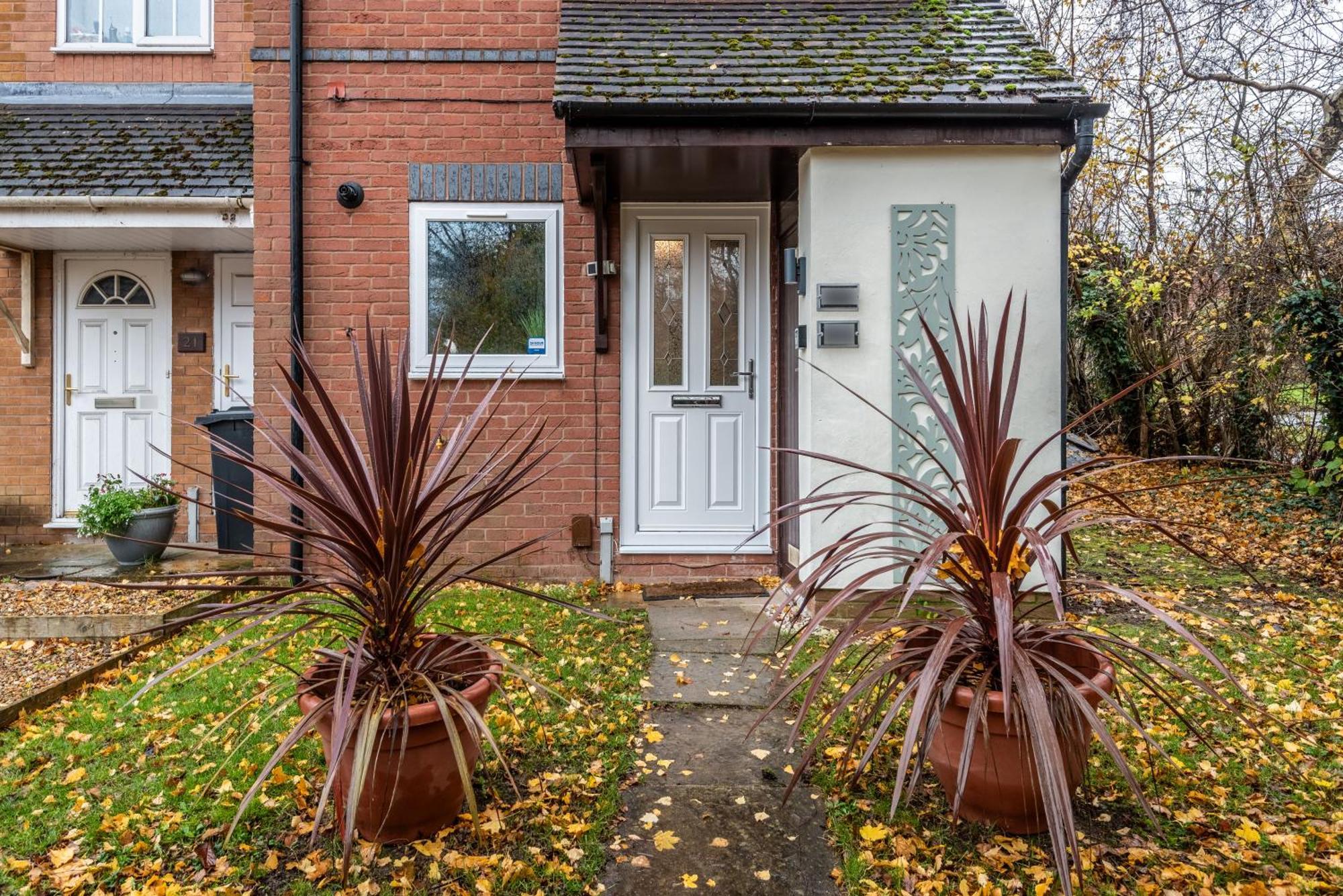 Worcester Fabulous Cherry Tree Mews Self Check In Dogs Welcome By Prior Arrangement , 2 Double Bedrooms ,Super Fast Wi-Fi, With Free Off Road Parking For 2 Vehicles Near Royal Hospital And Woodland Walks Екстер'єр фото